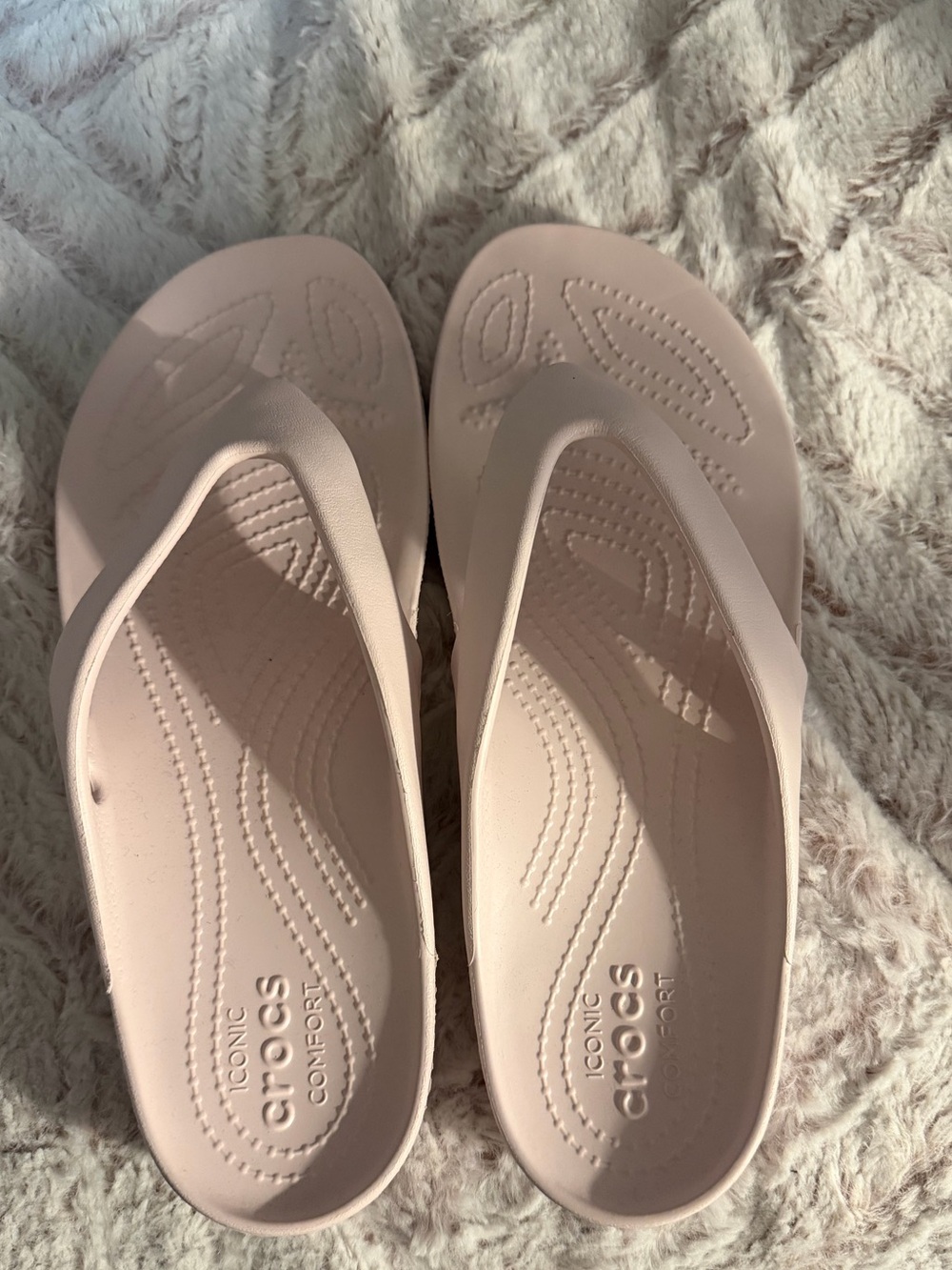 CROCS Women's Pale Pink Classic Flip Sandals
